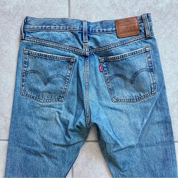 Levis Distressed Wedgie Buttonfly Straight Leg 👖 - Picture 5 of 9